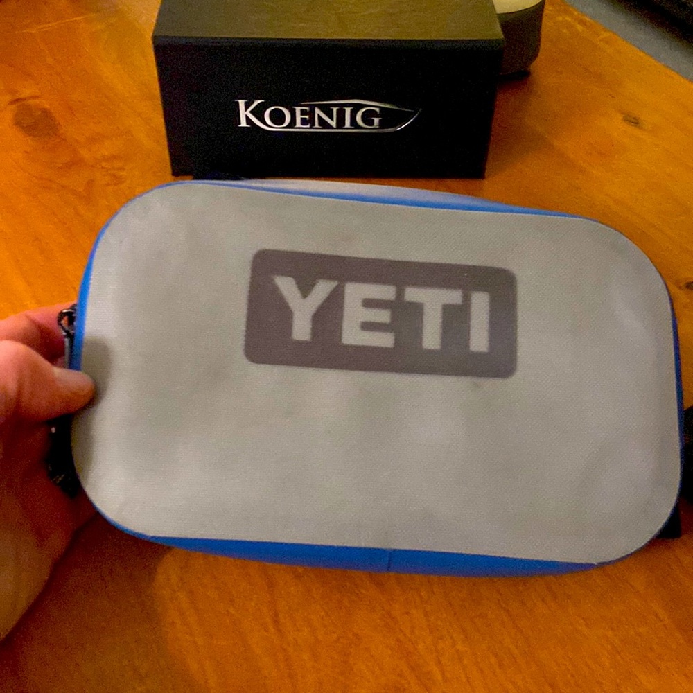 Yeti Hopper Sidekick. Blue, Grey and Black